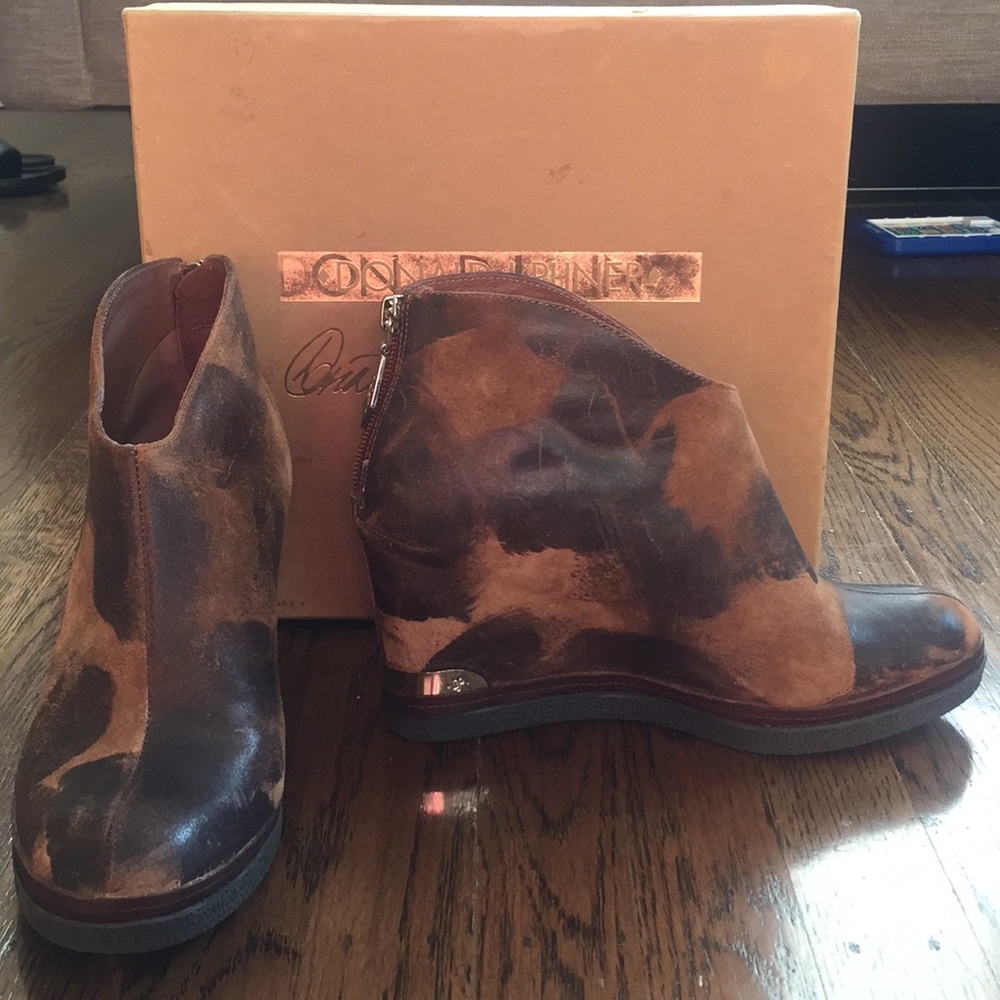 Donald Pliner Dafne booties in Vintage suede